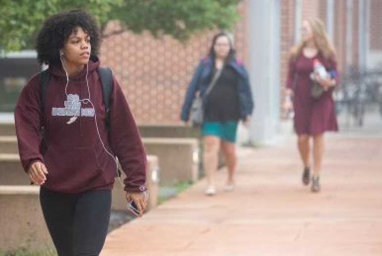 Students walking on the University of Wise grounds